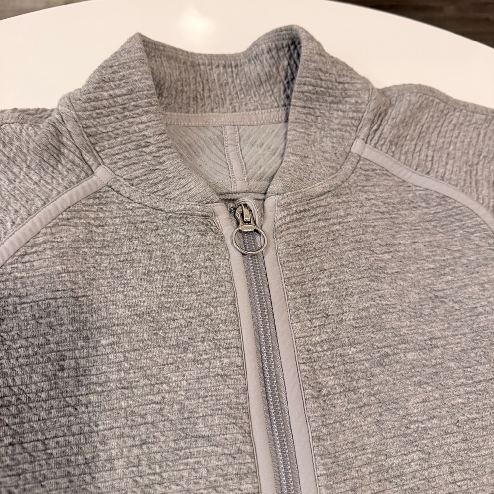 Lululemon Women’s Gray Zip Up Size 8 - Picture 4 of 9